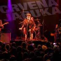 Crvena Jabuka feat. Klapa Puntamika – Mala moja Dalmatinko